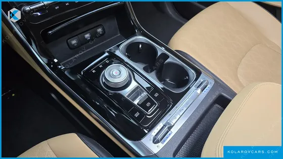 KIA CARNIVAL GASOLINE 9-SEATER NOBLESSE