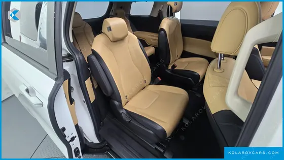 KIA CARNIVAL GASOLINE 9-SEATER NOBLESSE
