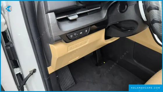 KIA CARNIVAL GASOLINE 9-SEATER NOBLESSE
