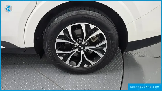 KIA CARNIVAL GASOLINE 9-SEATER NOBLESSE