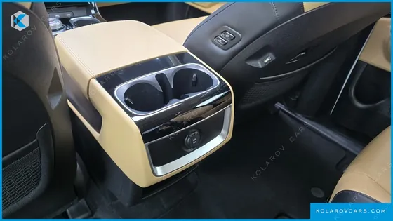 KIA CARNIVAL GASOLINE 9-SEATER NOBLESSE