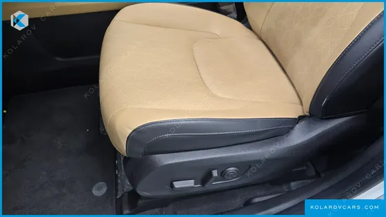 KIA CARNIVAL GASOLINE 9-SEATER NOBLESSE
