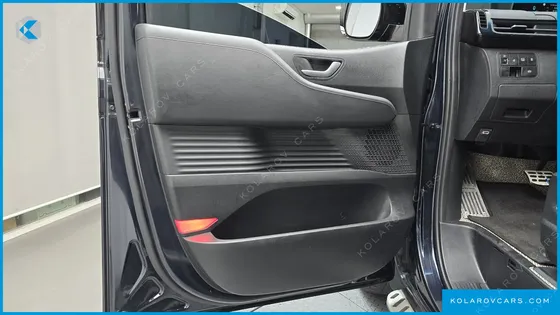 HYUNDAI STARIA HEV 1.6 LOUNGE 7-SEATER