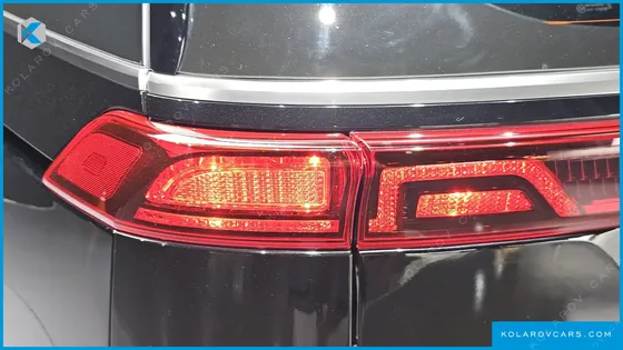 KIA CARNIVAL GASOLINE 9-SEATER SIGNATURE