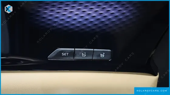 KIA CARNIVAL GASOLINE 9-SEATER SIGNATURE