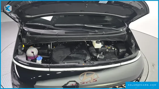 HYUNDAI STARIA 4WD LOUNGE 9-SEATER
