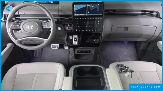 HYUNDAI STARIA 4WD LOUNGE 9-SEATER