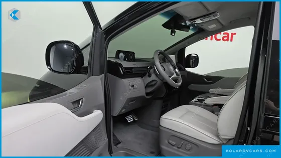 HYUNDAI STARIA 4WD LOUNGE 9-SEATER