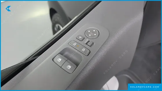 HYUNDAI STARIA 4WD LOUNGE 9-SEATER