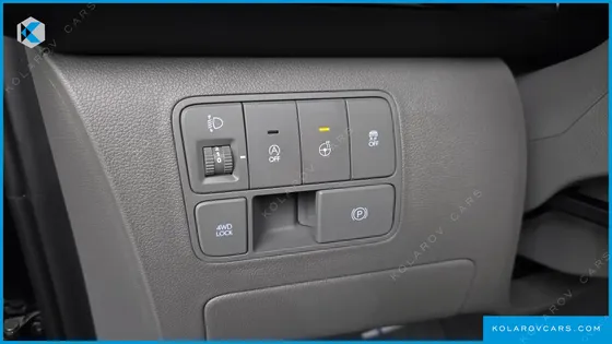 HYUNDAI STARIA 4WD LOUNGE 9-SEATER