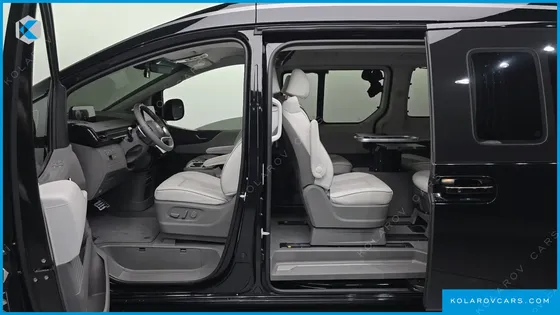 HYUNDAI STARIA 4WD LOUNGE 9-SEATER