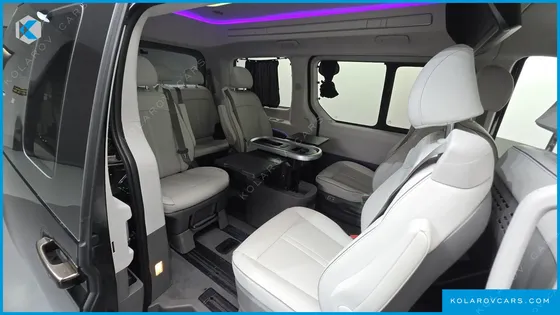 HYUNDAI STARIA 4WD LOUNGE 9-SEATER