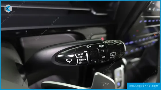 HYUNDAI STARIA 4WD LOUNGE 9-SEATER