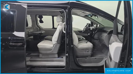 HYUNDAI STARIA 4WD LOUNGE 9-SEATER