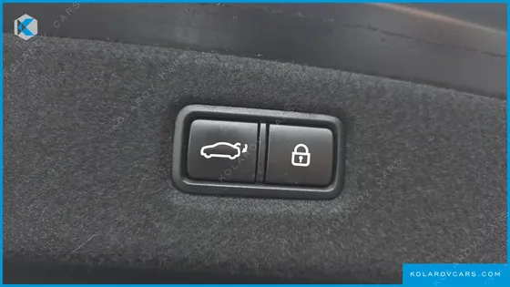 HYUNDAI STARIA 4WD LOUNGE 9-SEATER