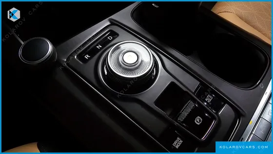 KIA CARNIVAL DIESEL 9-SEATER NOBLESSE