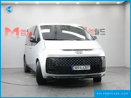 HYUNDAI STARIA LOUNGE 9-SEATER