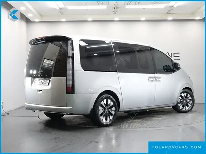 HYUNDAI STARIA LOUNGE 9-SEATER