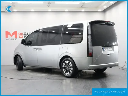 HYUNDAI STARIA LOUNGE 9-SEATER