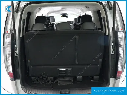 HYUNDAI STARIA LOUNGE 9-SEATER