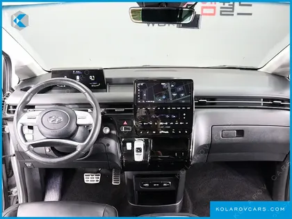 HYUNDAI STARIA LOUNGE 9-SEATER