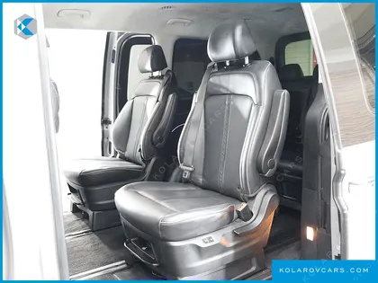 HYUNDAI STARIA LOUNGE 9-SEATER