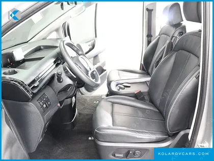 HYUNDAI STARIA LOUNGE 9-SEATER
