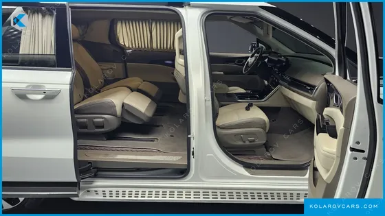 KIA CARNIVAL GASOLINE 7-SEATER HI-LIMOUSINE