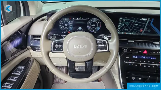 KIA CARNIVAL GASOLINE 7-SEATER HI-LIMOUSINE