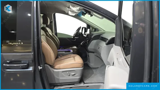 HYUNDAI STARIA L3.5 LOUNGE 9-SEATER
