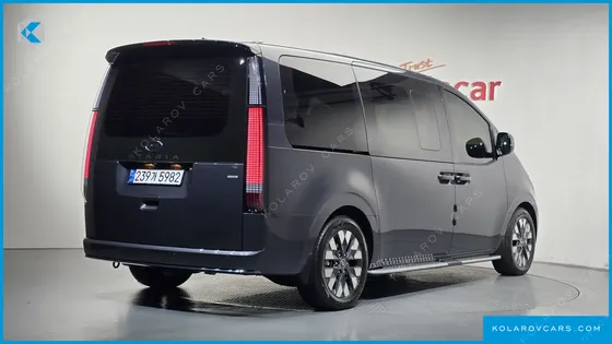 HYUNDAI STARIA 4WD LOUNGE 9-SEATER
