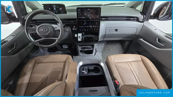 HYUNDAI STARIA 4WD LOUNGE 9-SEATER