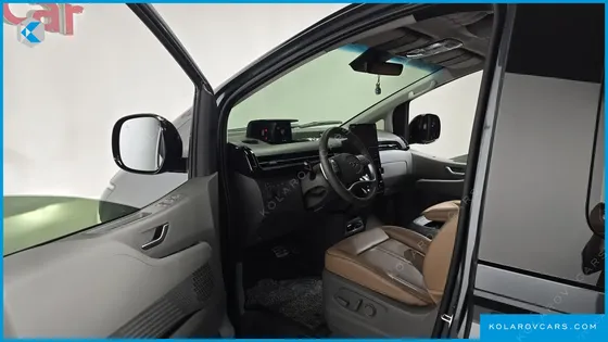 HYUNDAI STARIA 4WD LOUNGE 9-SEATER