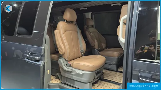 HYUNDAI STARIA 4WD LOUNGE 9-SEATER