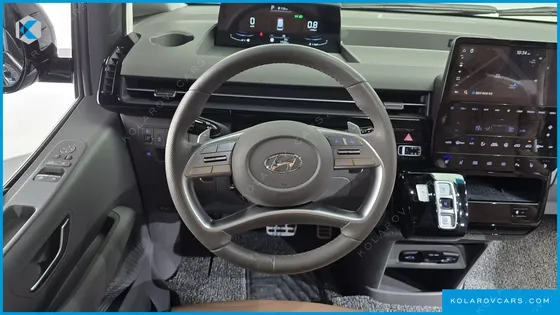 HYUNDAI STARIA 4WD LOUNGE 9-SEATER