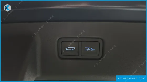 HYUNDAI STARIA 4WD LOUNGE 9-SEATER
