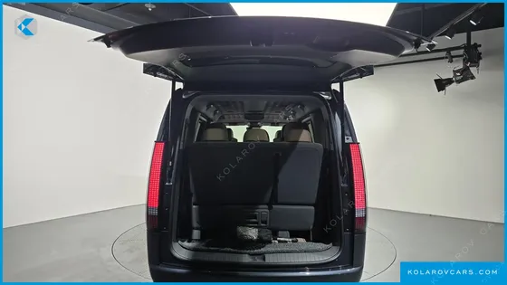 HYUNDAI STARIA 4WD LOUNGE 9-SEATER