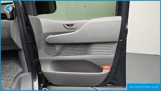 HYUNDAI STARIA 4WD LOUNGE 9-SEATER