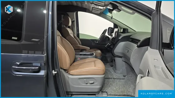 HYUNDAI STARIA 4WD LOUNGE 9-SEATER