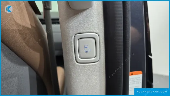 HYUNDAI STARIA 4WD LOUNGE 9-SEATER