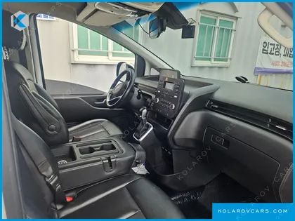 HYUNDAI STARIA TOURER 9-SEATER