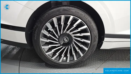 HYUNDAI GRANDEUR 2,5 GASOLINE 2WD