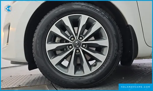 KIA CARNIVAL 11-SEATER PRESTIGE