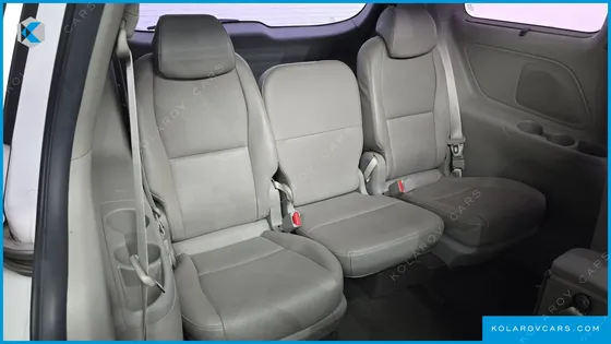 KIA CARNIVAL 11-SEATER PRESTIGE