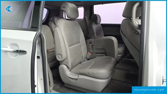 KIA CARNIVAL 11-SEATER PRESTIGE