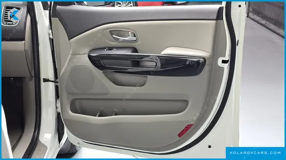 KIA CARNIVAL 11-SEATER PRESTIGE