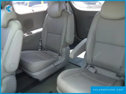 KIA CARNIVAL 9-SEATER PRESTIGE