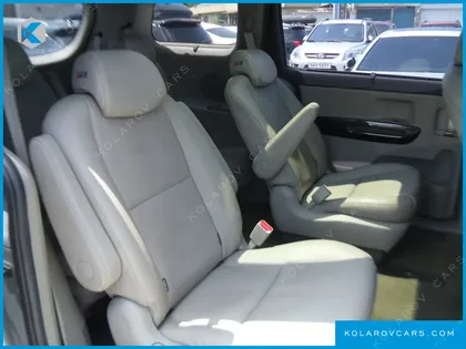 KIA CARNIVAL 9-SEATER PRESTIGE