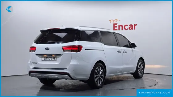 KIA CARNIVAL 9-SEATER LUXURY