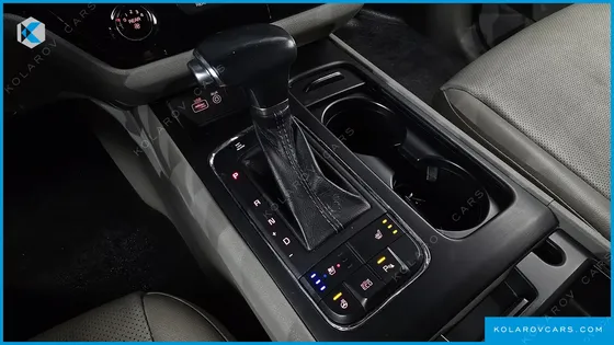 KIA CARNIVAL 9-SEATER LUXURY